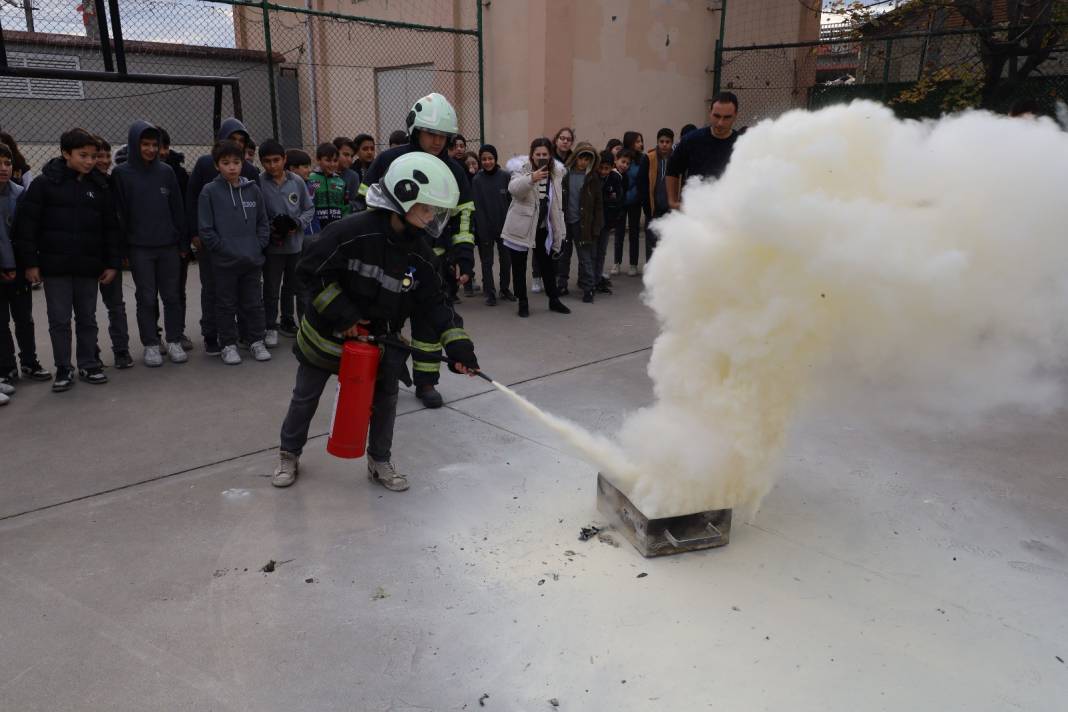 Bafra Ticaret Sanayi Odası Ortaokulu'nda nefes kesen yangın tatbikatı 2